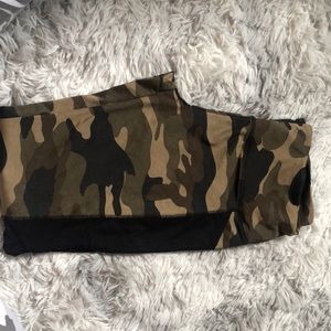 Camo leggings size medium
